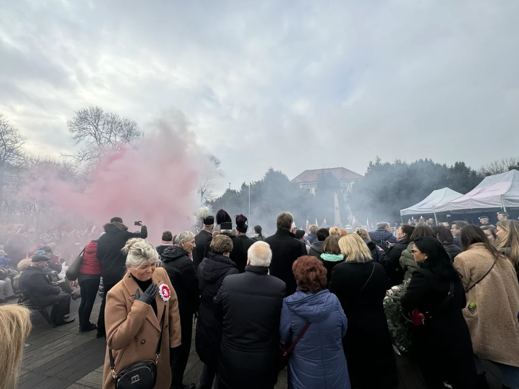 Plac Konstytucji 3 Maja w Czeladzi podczas obchodów święta niepodległości.